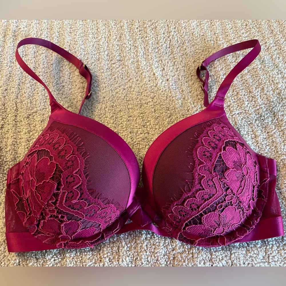 Victoria’s Secret Purple Lace Very Sexy Push-up Bra Size 32D